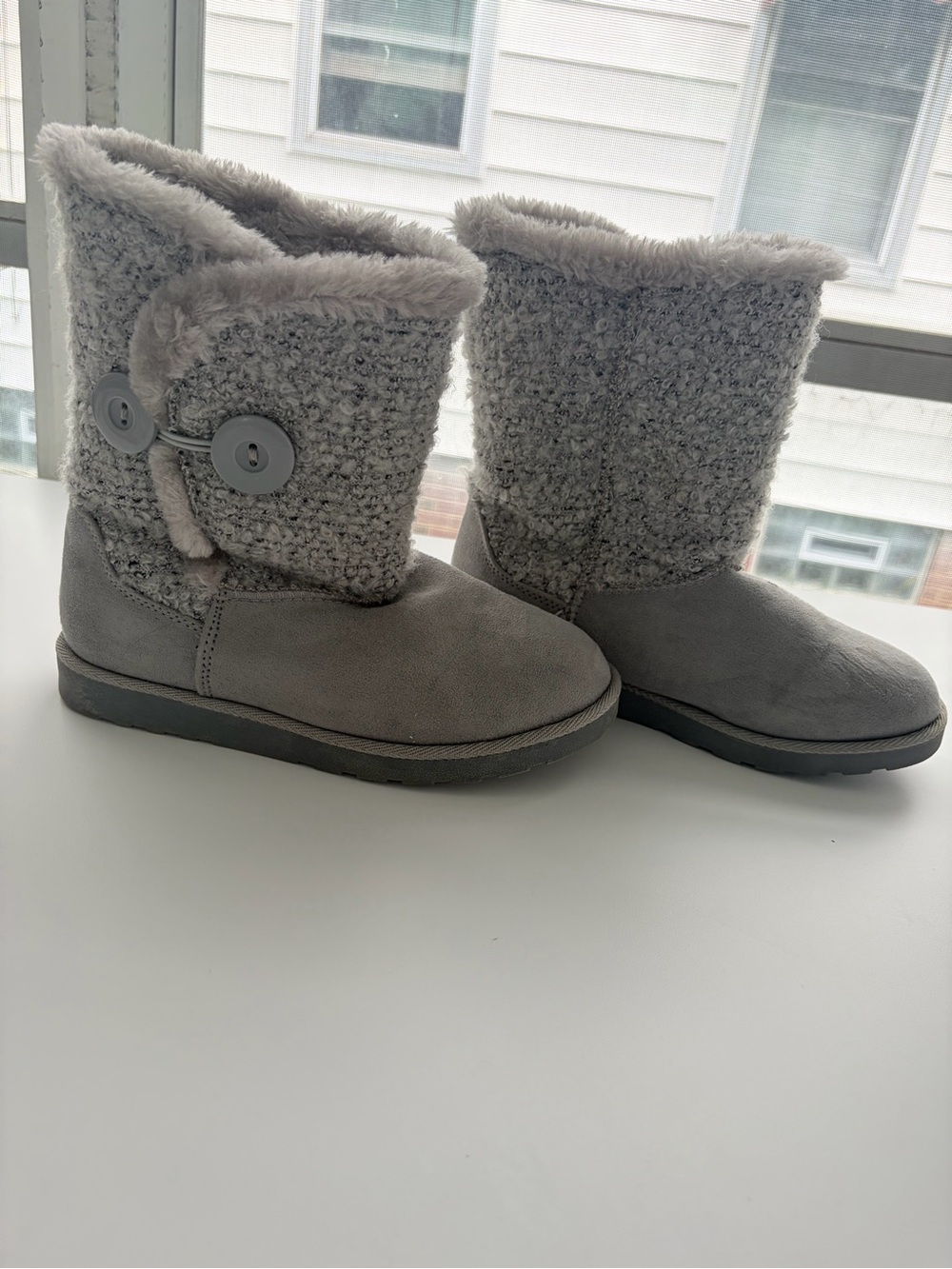 Gray Knit Faux Fur Winter Boots Womens 6 Button Cozy Y2K Mid Calf